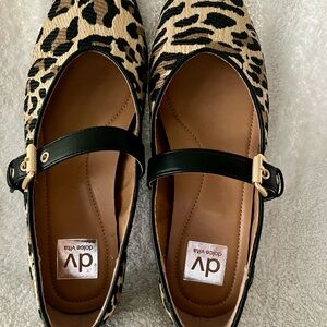 DV by Dolce Vita Black and Tan Animal Print Flats